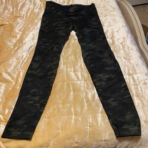 Spanx Look At Me Now Seamless Leggings